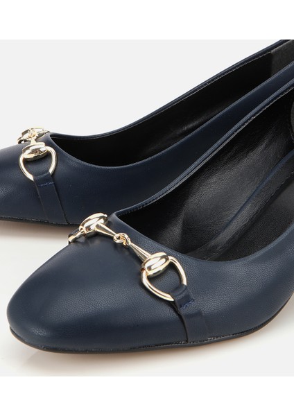 01AYH314840A680 KADIN Lacivert Gold Tokalı Kalın Topuklu Ayakkabı modelleri