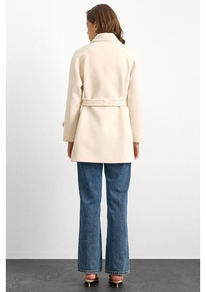 Reglan Kol Kruvaze Kısa Kaban EKRU 3150