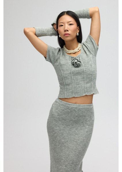 Lumi Gül Detay Gri Crop Etek Triko Takım