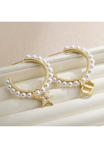 ADORE-R0473 Altın Harfli Beşgen Asimetrik Daire Inci Küpe (Yurt Dışından) fiyatları