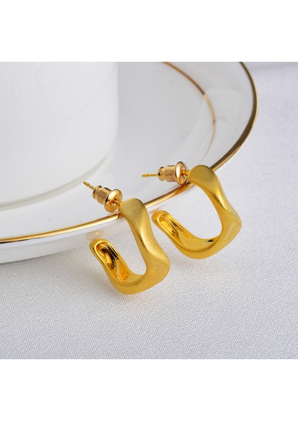 ADORE-R0197 Altın Düzensiz C Şeklinde Fırçalanmış Çivi Küpe (Yurt Dışından) fiyatları