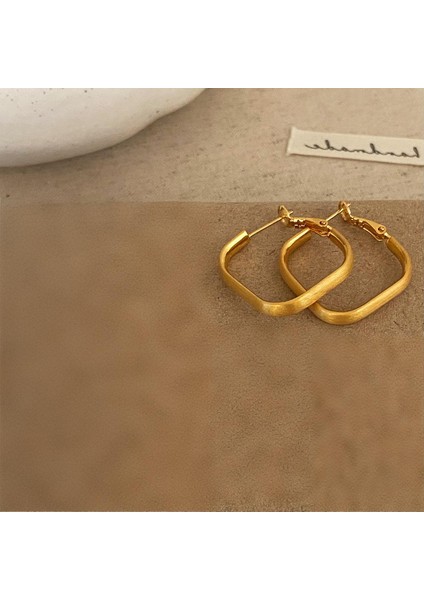 ADORE-A-1515 Altın 2,5 cm Kare Fırçalanmış Kadın Küpeleri (Yurt Dışından) fiyatları