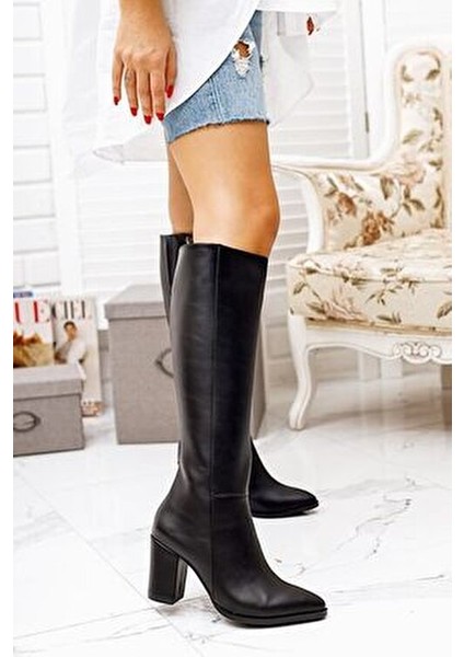 Tatum Siyah Sivri Burunlu Orta Topuklu Çizme