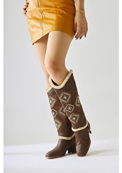 Hilka Kahve Çıkarılabilir Konçlu Etnik Desenli Bot-Çizme