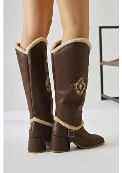 Hilka Kahve Çıkarılabilir Konçlu Etnik Desenli Bot-Çizme