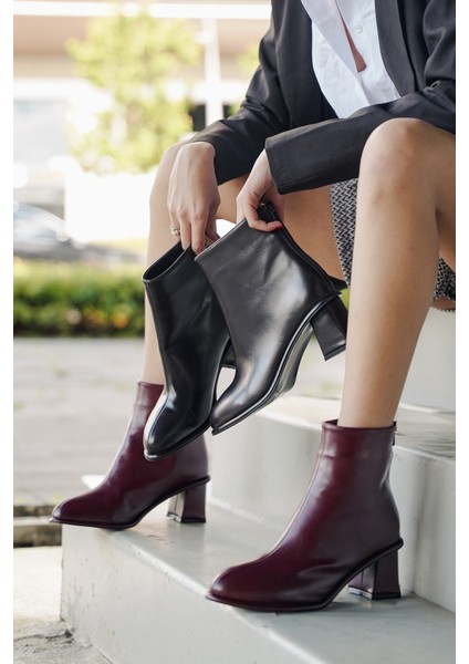 Kadın Sivrii Burun Arkadan Fermuarlı Dikiş Detaylı Kalın Topuklu Bot Atirya Siyah fiyatları