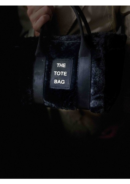 The Totebag Kadın Peluş Omuz ve El Çantası – Sıcak Dokulu Şık Tasarım modelleri
