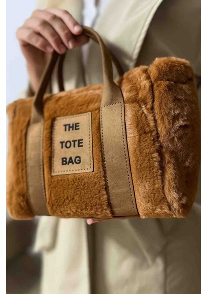 The Totebag Kadın Peluş Omuz ve El Çantası – Sıcak Dokulu Şık Tasarım