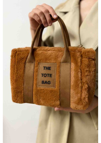 The Totebag Kadın Peluş Omuz ve El Çantası – Sıcak Dokulu Şık Tasarım modelleri