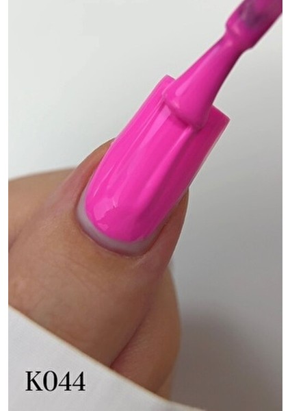 Kalıcı Oje 4 ml Canlı Pembe Renk ile Tüm Tırnak Tiplerine Uygun