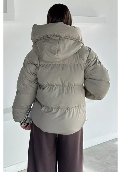 Kadın Kapüşonlu Iç Astarlı Bilek ve Bel Lastikli Şişme Mont P-00018670 fırsatları