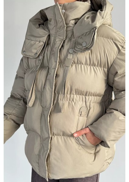 Kadın Kapüşonlu Fermuarlı ve Çıtçıtlı Şişme Mont P-00018678