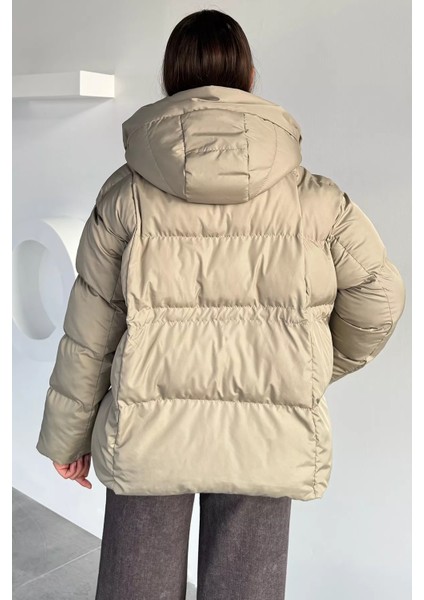 Kadın Kapüşonlu Fermuarlı ve Çıtçıtlı Şişme Mont P-00018678 fırsatları