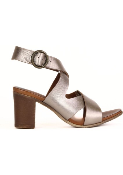 Gri Parlak Deri Kadın Topuklu Sandalet 01WS2700 01WS2700