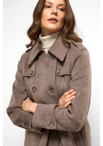 Pelerin Detaylı Kruvaze Uzun Boy Kaban Latte 3087