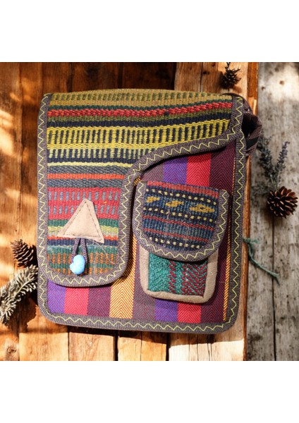 El Dokuma Kilim Desenli Omuz Çantası – Etnik Tasarım, El Yapımı ve Zarif Görünüm (20x23x6 cm)
