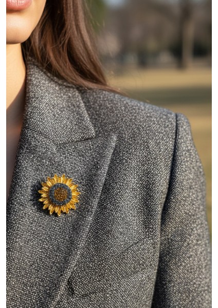 Altın Rengi Taş Detayl Ay Çiçeği Broş (4cm)