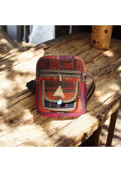 DEHNA El Dokuma Kilim Desenli Omuz Çantası – Şık, Otantik ve El Yapımı Midi (20x24x8 cm) fırsatları