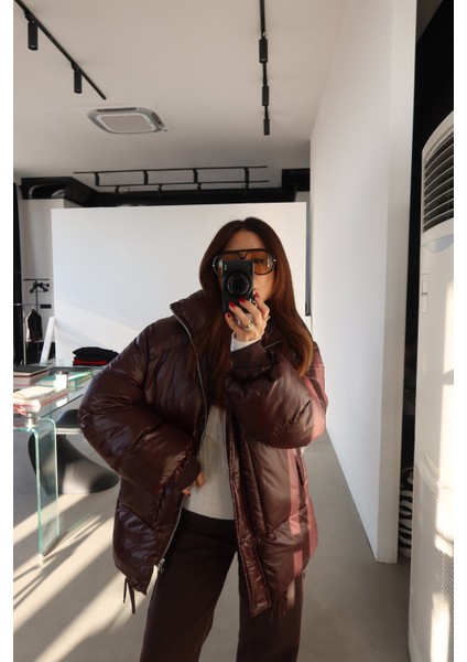 Dik Yaka Ayarlanabilir Bağcıklı Şişme Mont