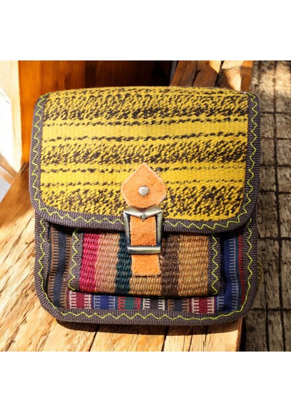 El Dokuma Kilim Desenli Omuz Çantası – Mini Boy, Otantik ve Şık El Yapımı (20x20x5 cm) fırsatları