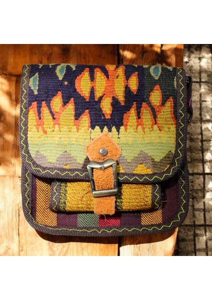 El Dokuma Kilim Desenli Omuz Çantası – Mini Boy, Otantik ve Şık El Yapımı (20x20x5 cm)