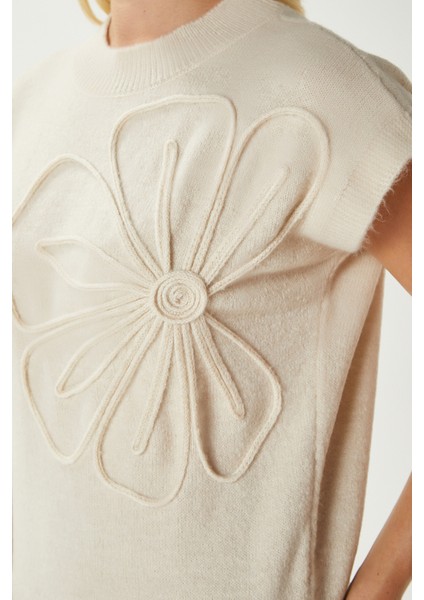 Roman Süzene Detay Krem Triko Süveter fırsatları