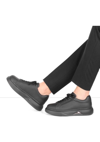 Erkek Mat Siyah Bağcıklı Kalın Tabanlı Deri Sneaker fiyatları