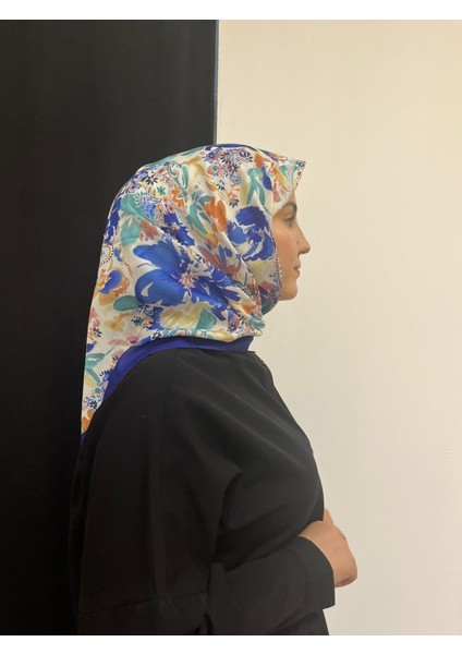 Flora Canlı Çiçek Desenli Eşarp