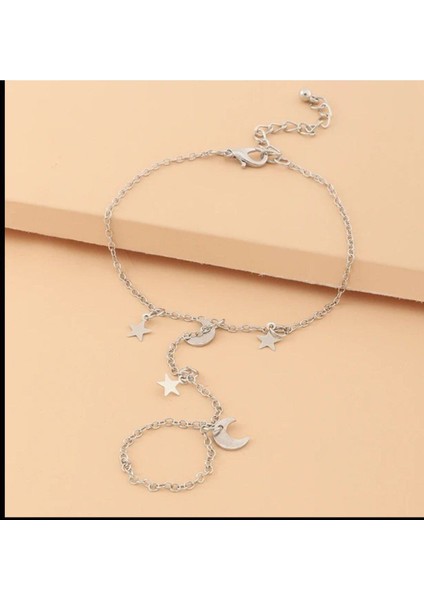 Aylı Yıldız Model Kadın Şahmeran ile Tarzınızı Yansıtın