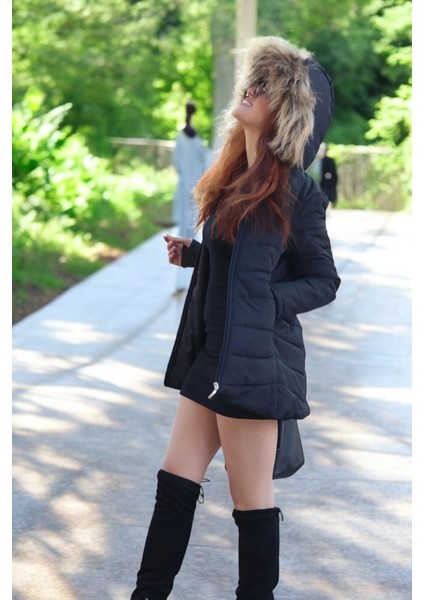 Eldiven Detaylı Siyah Kapüşonlu Orta boy Kürklü Şişme Mont fiyatları