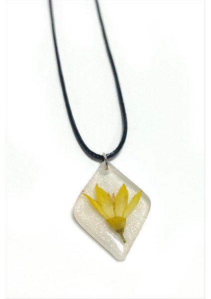 Ds-Derin Tesbih Çiçeği Baklava Dilimli Epoksi Kolye-Sarı fiyatları