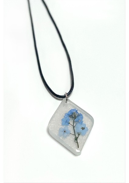 Ds-Derin Unutmabeni Çiçeği Baklava Dilimli Epoksi Kolye-Beyaz