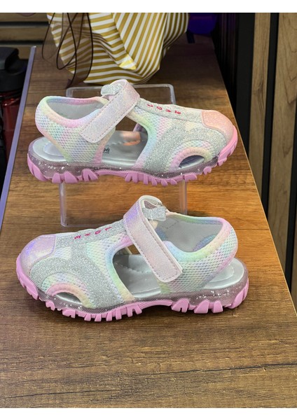 Çocuk Sandalet Pembe Gökkuşağı Modeli Hava Delikli ve Kaymaz Tabanlı Erkek Çocuk modelleri