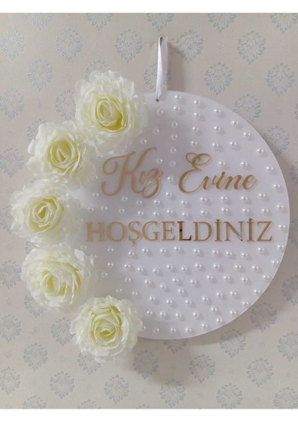Şeffaf Gold Pleksili Kız Evine Hoşgeldiniz Incili Güllü Kapı Süsü Duvar Dekoru