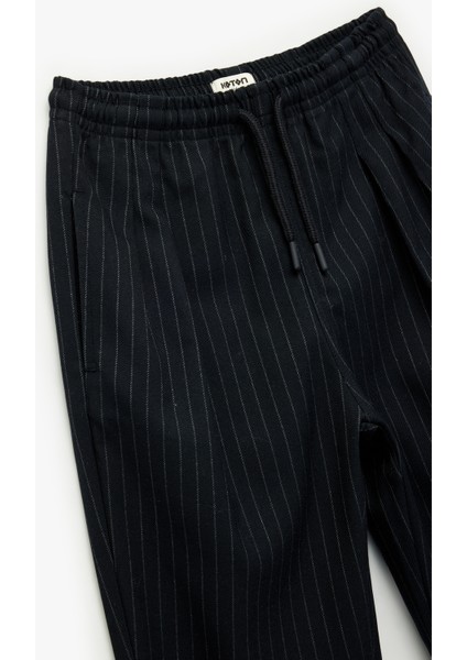 Beli Bağcıklı Cep Detaylı Viskon Karışımlı Çizgili Pantolon modelleri