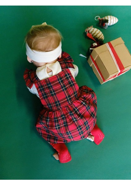 Lcw Baby Kırmızı Ekose Desenli Yılbaşı Temalı Kız Bebek Salopet ve Bluz 2'li Takım modelleri