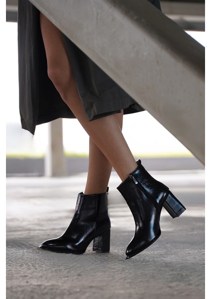 Kadın Dikiş Detaylı Kalın Topuklu Bot Kanis Siyah Rugan fiyatları