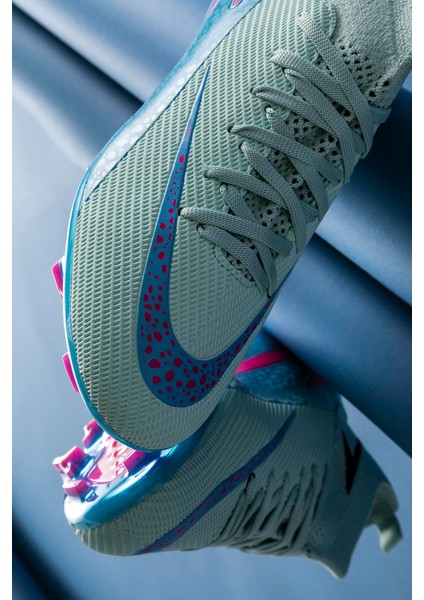 Erkek Halı Saha Kramponu Ithal Taban, Çim Saha, Yarım Çoraplı, Ergonomik, Ayağı Saran, Esnek ve Konforlu Futbol Ayakkabısı fiyatları