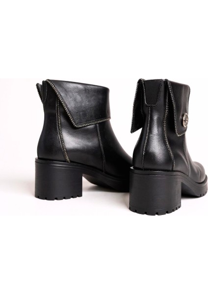 Siyah Deri Fermuar Detaylı Düğme Aksesuarlı Kadın Arkadan Lastikli Bot fırsatları