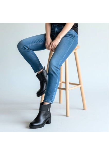 Siyah Deri Fermuar Detaylı Düğme Aksesuarlı Kadın Arkadan Lastikli Bot indirimleri