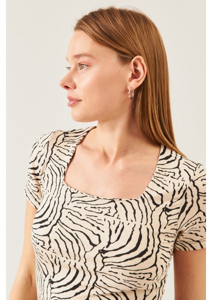 Kadın Bej Siyah Zebra Desen Kare Yaka Kısa Kol Viskon Bluz fiyatları