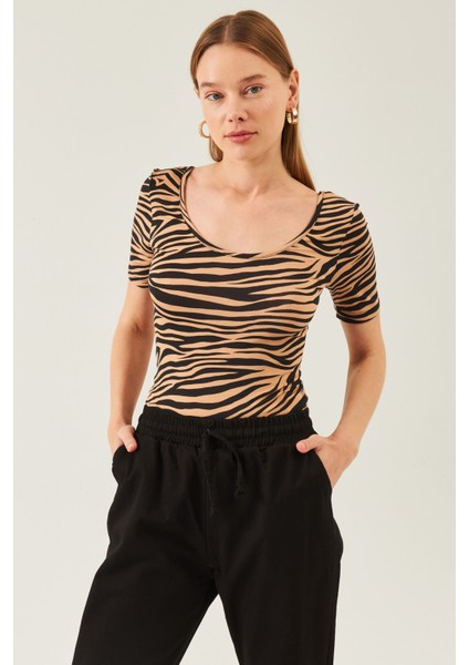 Kadın Kahverengi Zebra Desen U Yaka Kısa Kol Viskon Bluz