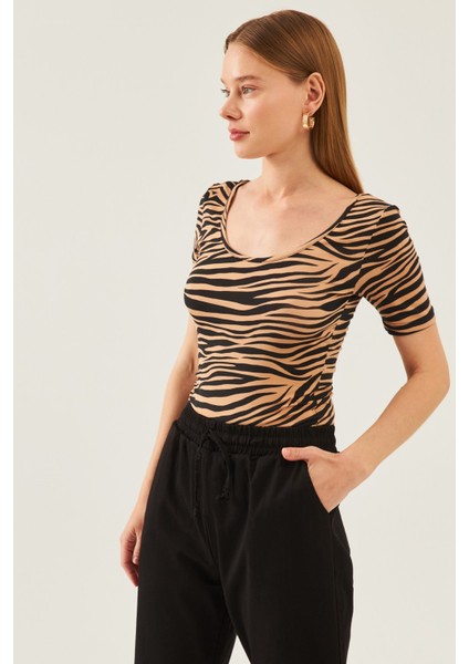 Kadın Kahverengi Zebra Desen U Yaka Kısa Kol Viskon Bluz fırsatları