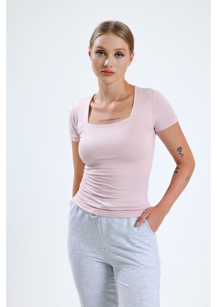 Kadın Açık Pembe Kare Yaka Kısa Kol Viskon Bluz