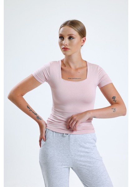 Kadın Açık Pembe Kare Yaka Kısa Kol Viskon Bluz modelleri