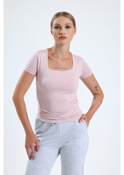Kadın Açık Pembe Kare Yaka Kısa Kol Viskon Bluz