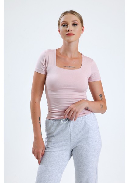 Kadın Açık Pembe Kare Yaka Kısa Kol Viskon Bluz