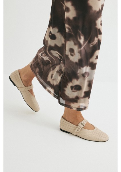 Babet 2503 - Gümüş Toka Detaylı Bej Örgü Kadın Babet