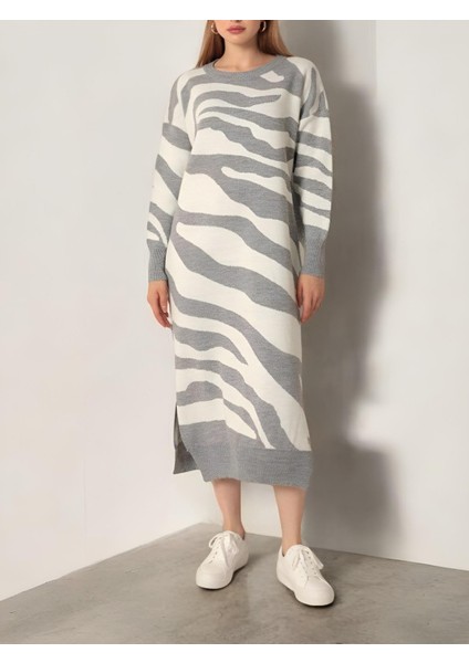 Yırtmaçlı Desenli Triko Elbise fırsatları