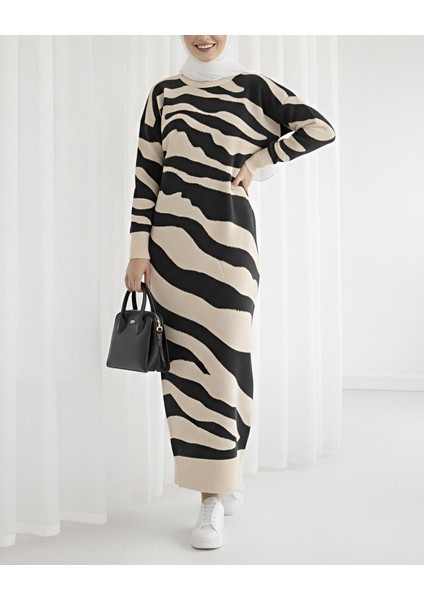 Yırtmaçlı Desenli Triko Elbise fiyatları